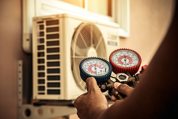 Professional Hvac technician working in Golconda, IL